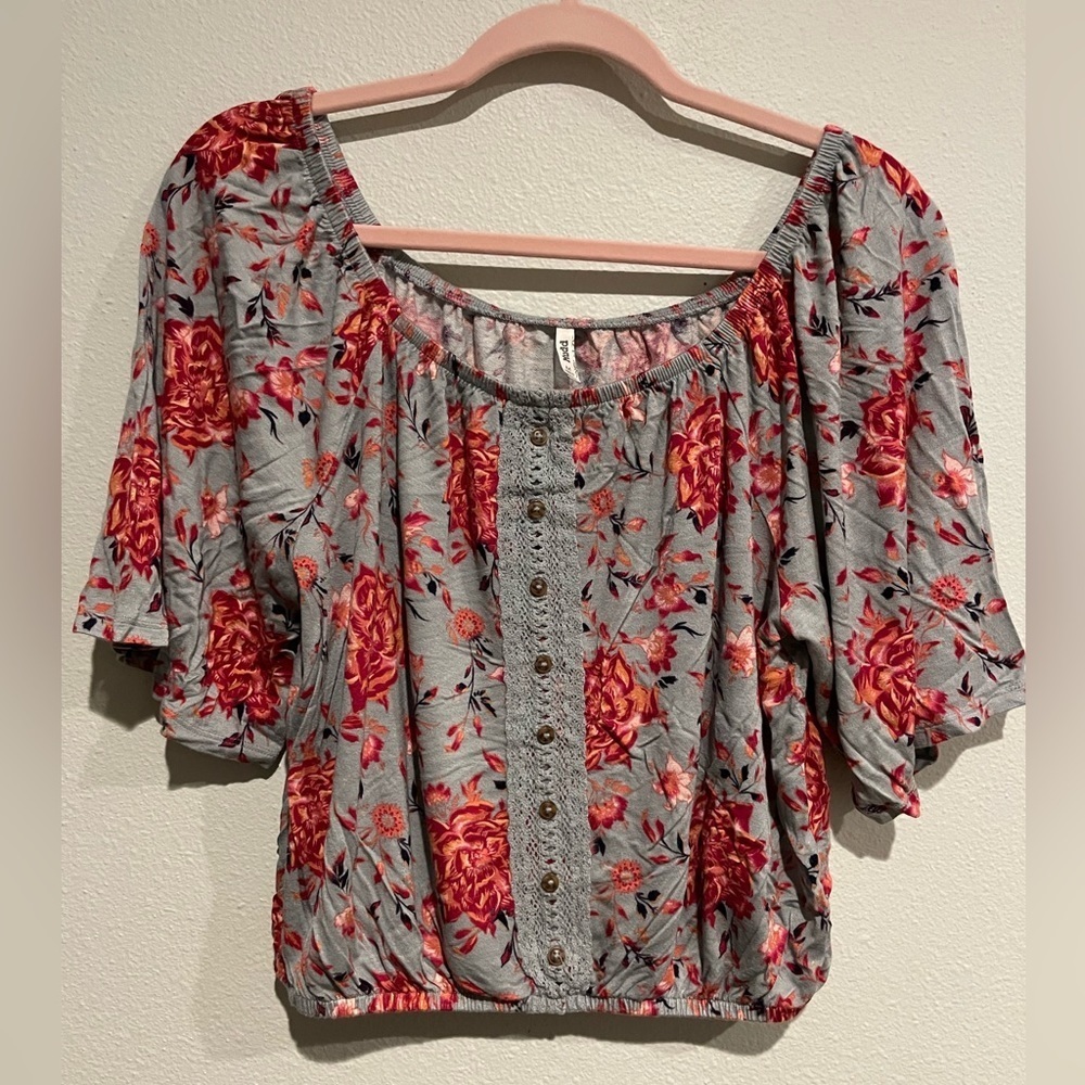 Mudd floral top with gathered neckline. Lace and button detail down the …